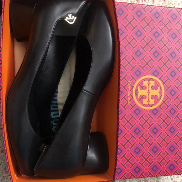 Tory Burch Elizabeth 40mm Round Toe Pump - Picture 4 of 6
